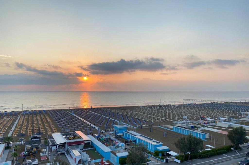 Hotel Audi Frontemare Rimini Exterior photo