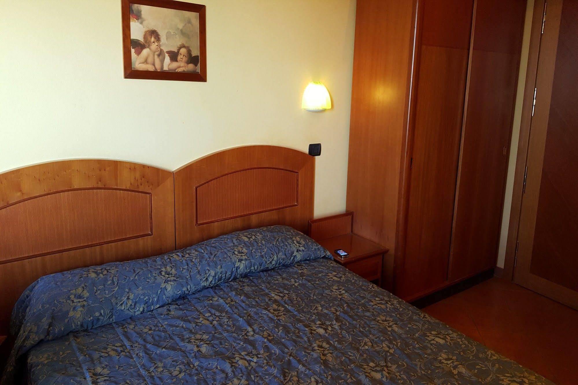 Hotel Audi Frontemare Rimini Exterior photo